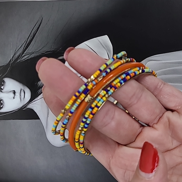 Set of 5 Bangle Bracelets Gold Orange Multicolored Beaded Lightweight Spring Fun - Picture 4 of 4